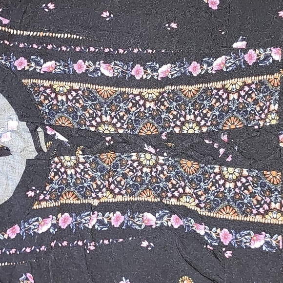 ART CLASS Black Flowy Floral Pattern Top - Picture 2 of 5